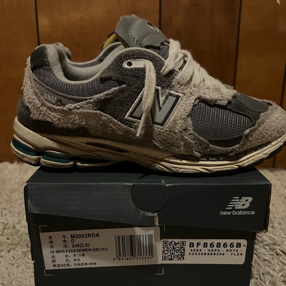 New Balance Men Sneakers - Gray and Tan